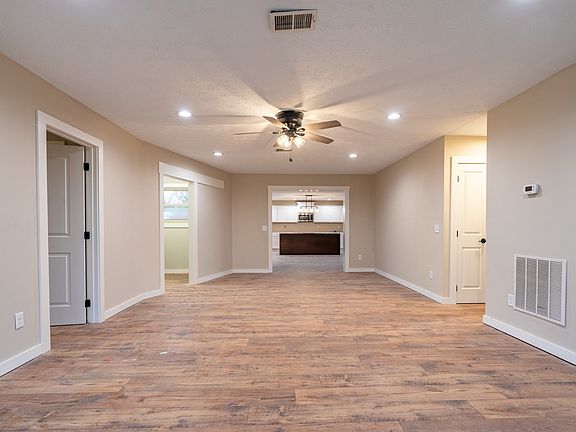 3rd image of 617 Melanie Dr