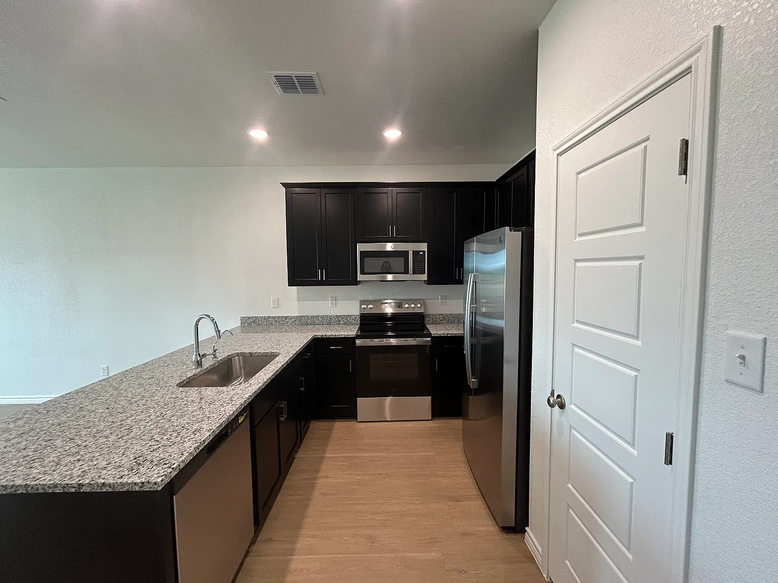 3 bed, 1175 sqft, $1,500 — Photo 2