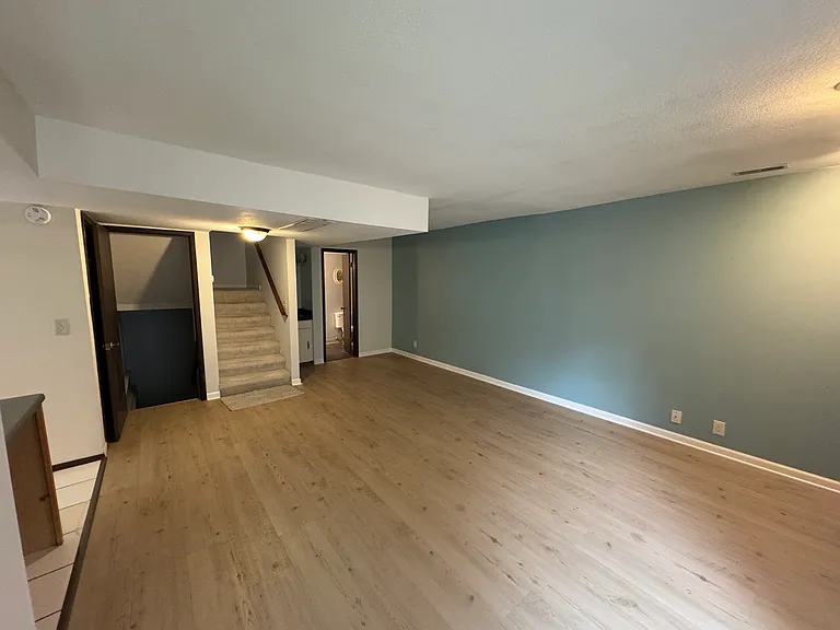 2711 W 24th Ter — Photo 2