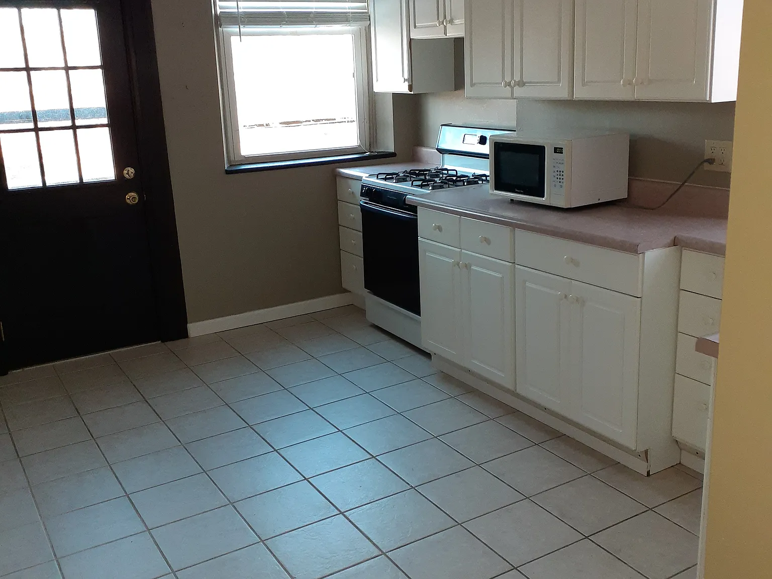 3 bed, 1325 sqft, $1,075 — Photo 4