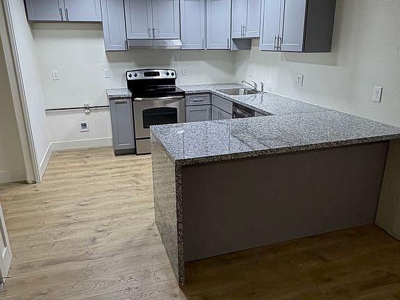 4th image of 540 Geoffrey St