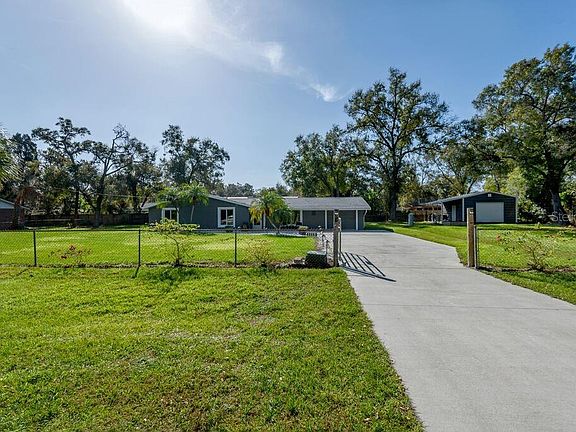 3rd image of 11115 Crescent Lake Dr