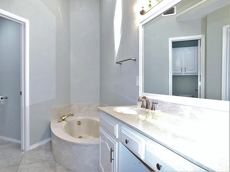 1539 Pickwick Ln — Photo 16