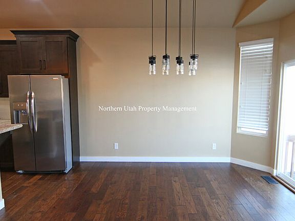 4th image of 2420 Field Stone Way