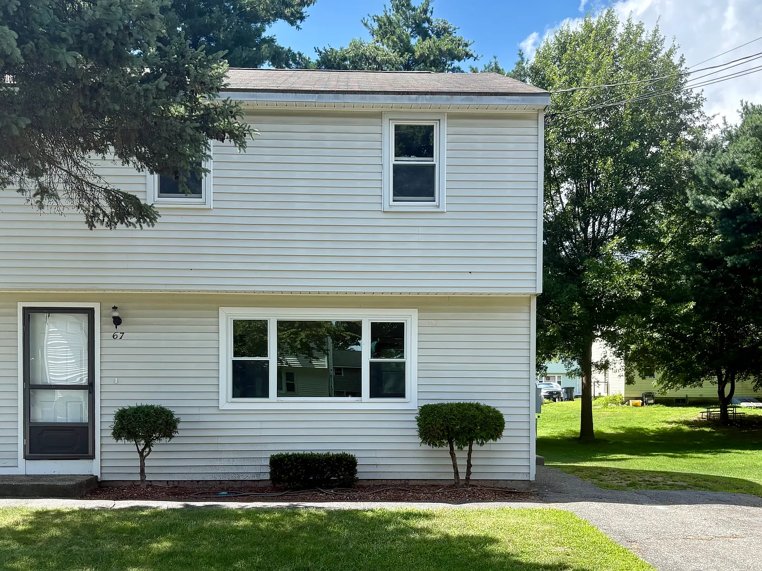 3 bed, 1.5 bath, 1300 sqft, $2,700 — Photo 1
