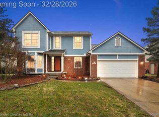 3210 Davenport Ln, Rochester Hills, MI 48309