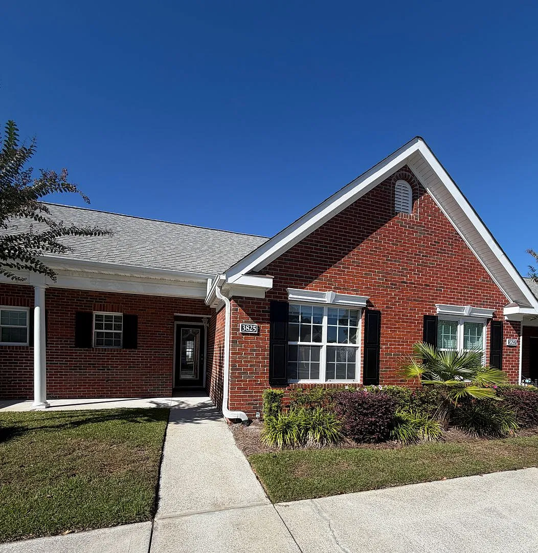 Merestone, the point at Barclay, mid Wilmington, Brick 2BR — Photo 1