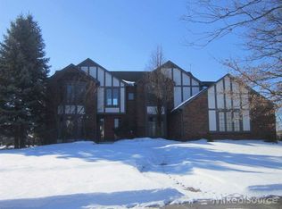1715 Carpenter Dr, Troy, MI