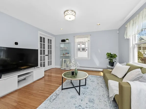 33 Bromfield St, Watertown, MA 02472