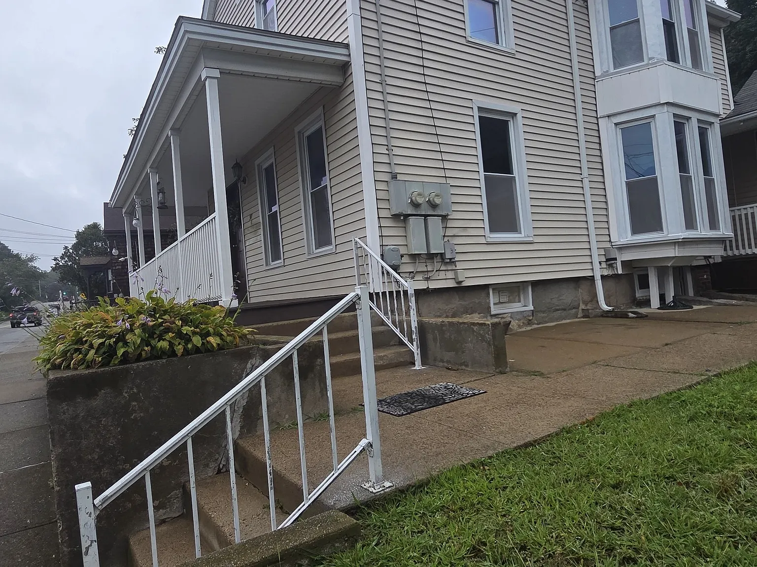 3 bed, 1.0 bath, 1000 sqft, $1,875 — Photo 4