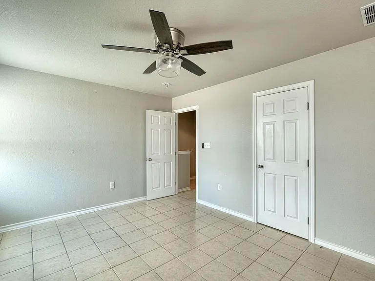 104 Castleberry Ct — Photo 8