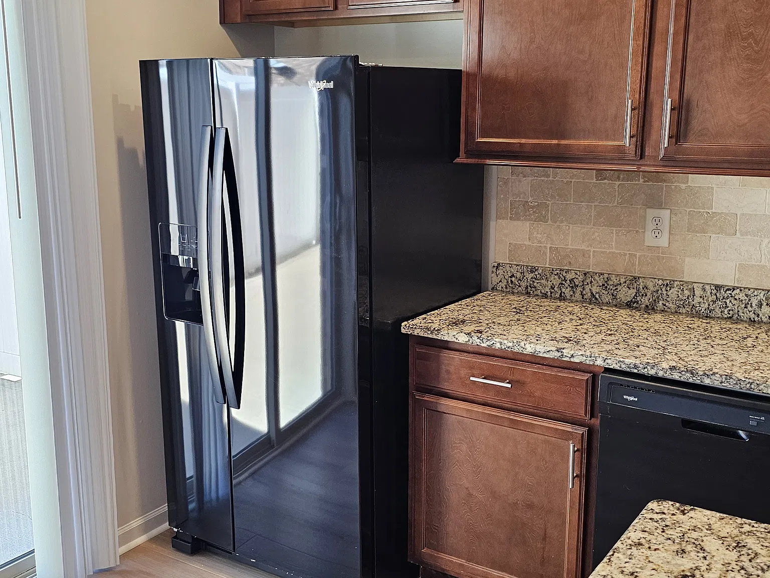 3 bed, 2.5 bath, 1700 sqft, $2,050 — Photo 4