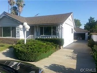 DRIVE THRU TO DETACHED GARAGE