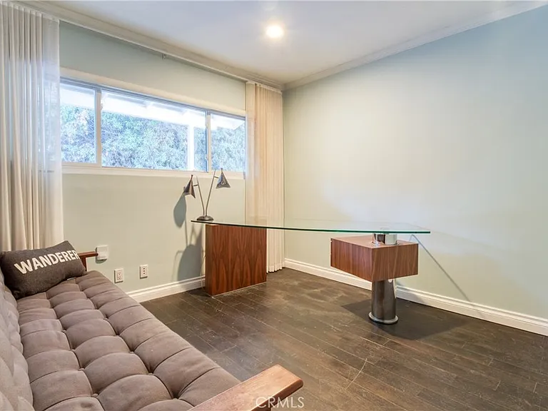 7796 Skyhill Dr — Photo 22