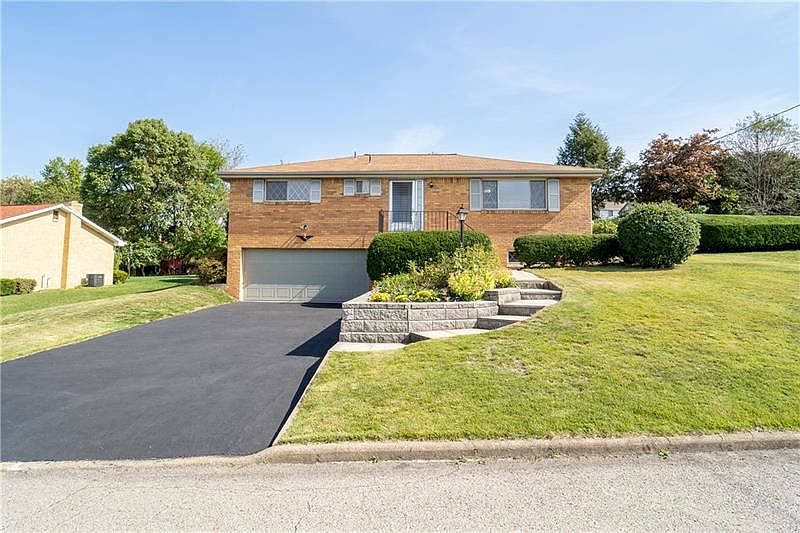 1st image of 565 Hickory Dr