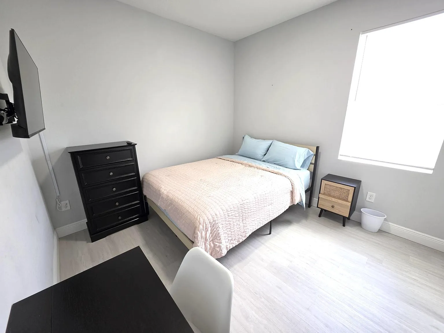 4 bed, 2.0 bath, 1636 sqft, $797 — Photo 1