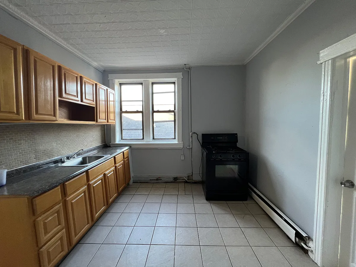Building Photo - 9 Grant Ave #37E