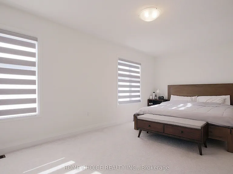 32 Ferragine Cres — Photo 18