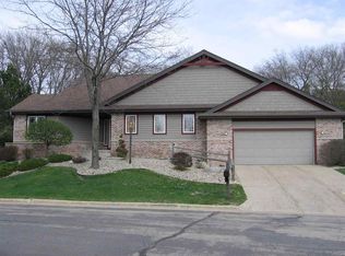 2970 Woods Edge Way, Fitchburg, WI 53711