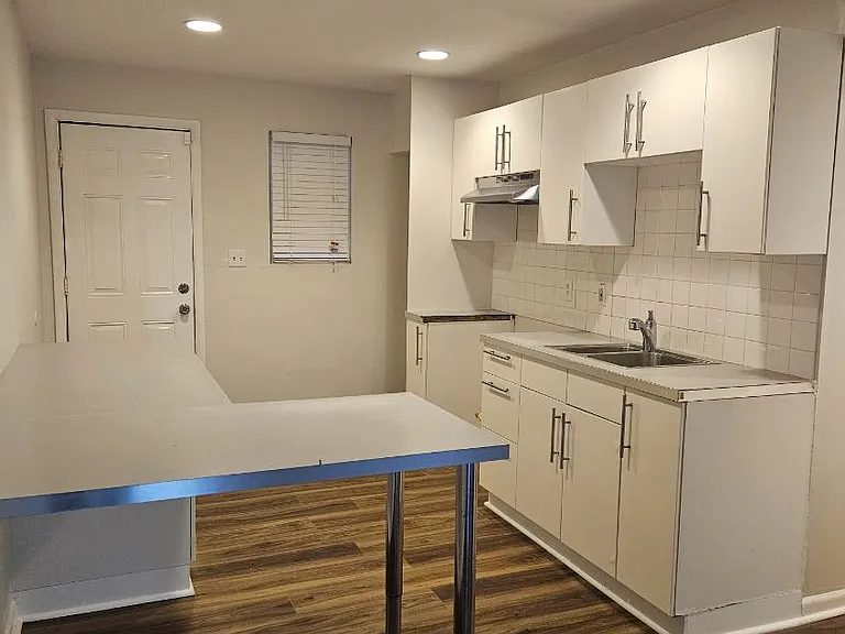 3193 E Point St #4 — Photo 8