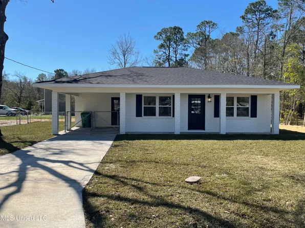 609 Morris St, Waveland, MS 39576