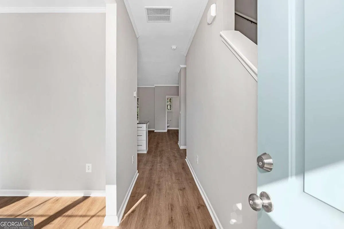 3 bed, 2.5 bath, 1492 sqft, $1,995 — Photo 2