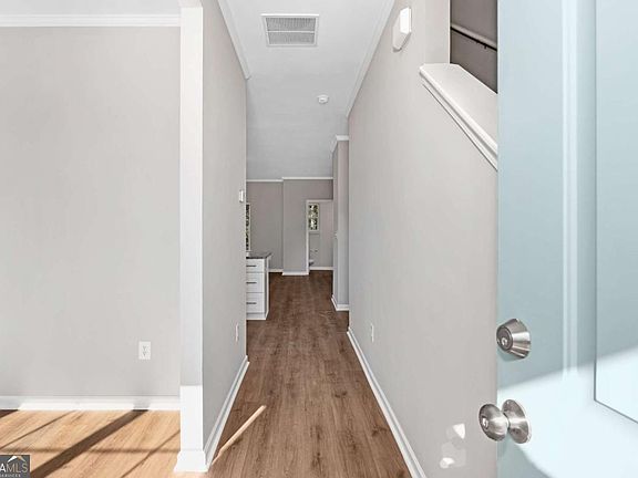 2nd image of 2834 Laurel Ridge Cir