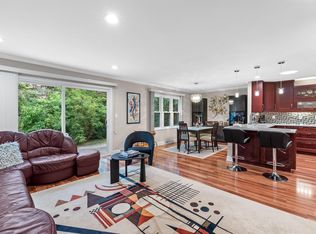 517 W Cumberland Ct #89, Bayside, WI 53217