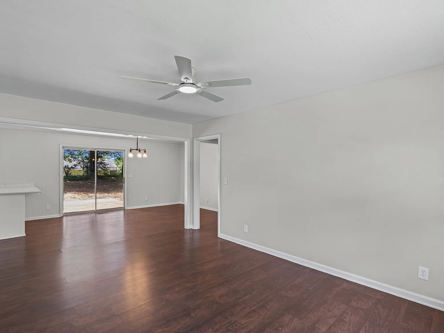 3 bed, 1407 sqft, $2,000 — Photo 3
