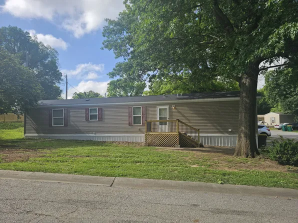 700 N Broadway St, Louisburg, KS