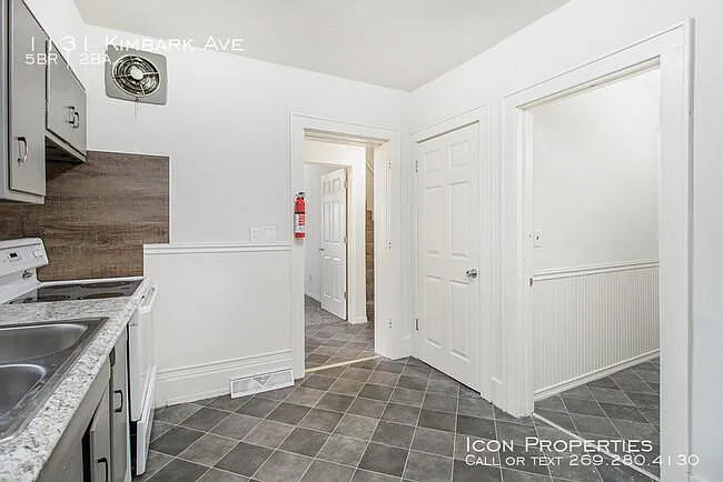 5 bed, 1.5 bath, 1800 sqft, $2,300 — Photo 3