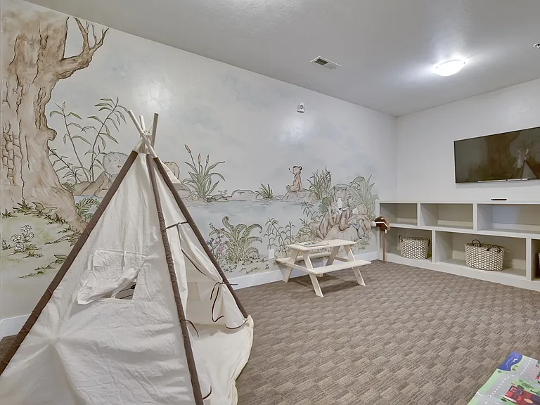 Mesa Falls Apartments — Photo 11