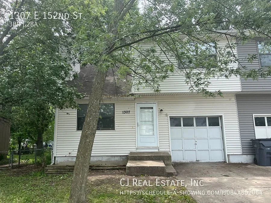 1307 E 152nd St
