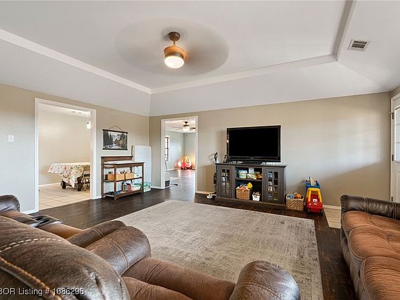 5th image of 10339 Kyle Dr