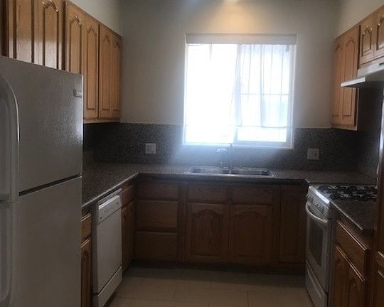 5th image of 1029 S Sherbourne Dr