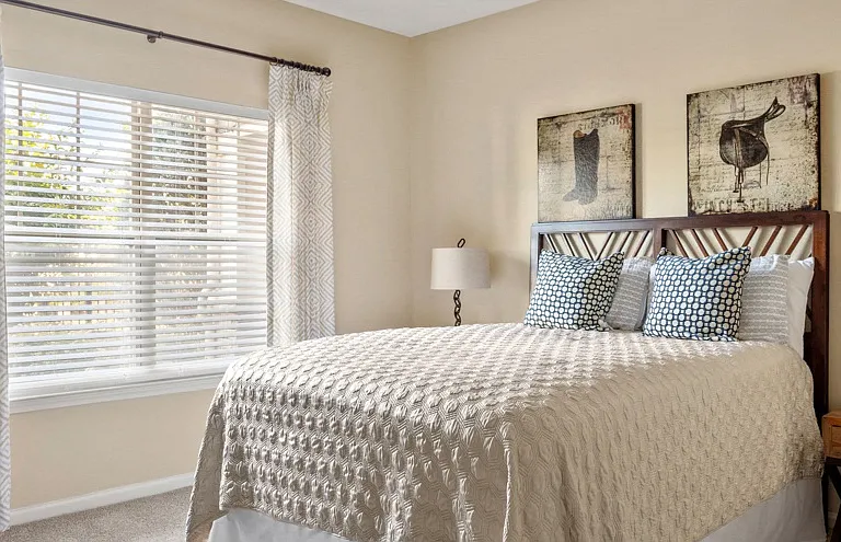 Claiborne Crossing Apartments — Photo 7