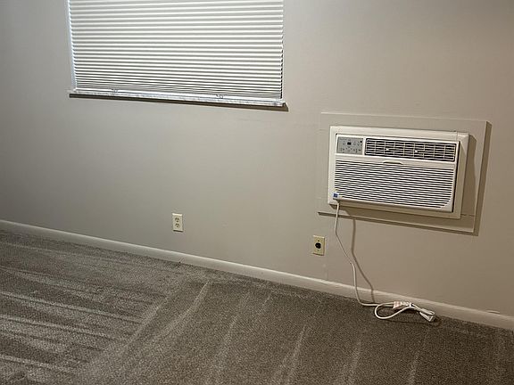 2nd image of 225 S Jefferson St #8