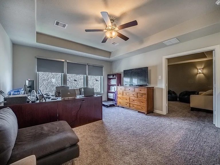 3543 Whitman Dr — Photo 7