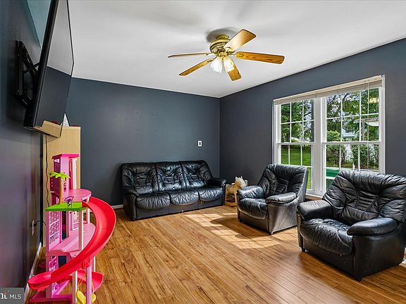 3rd image of 3437 Livingston Dr