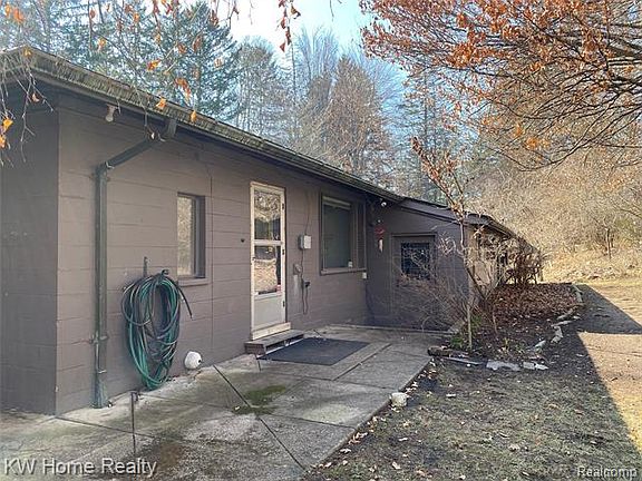 2nd image of 25195 Ingleside Dr