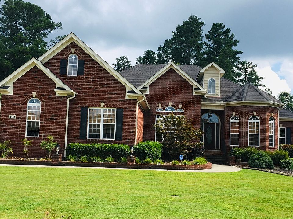 1st image of 202 Bishop Farm Way