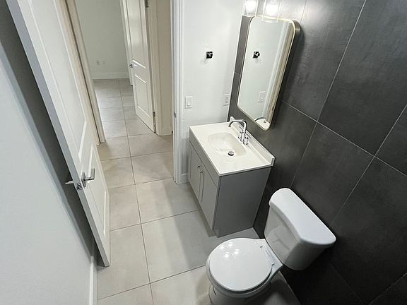 5th image of 101 NW 23rd Pl #104