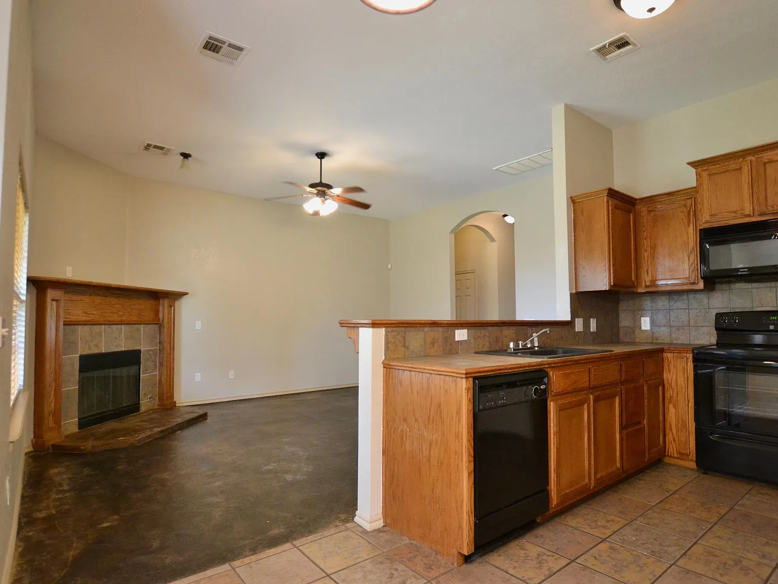 3 bed, 1434 sqft, $1,600 — Photo 4