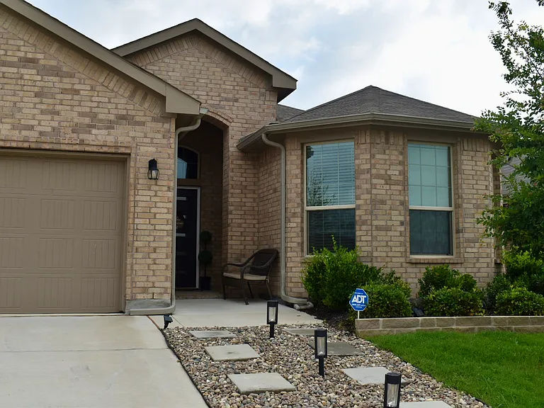 328 Dunmore Dr — Photo 4