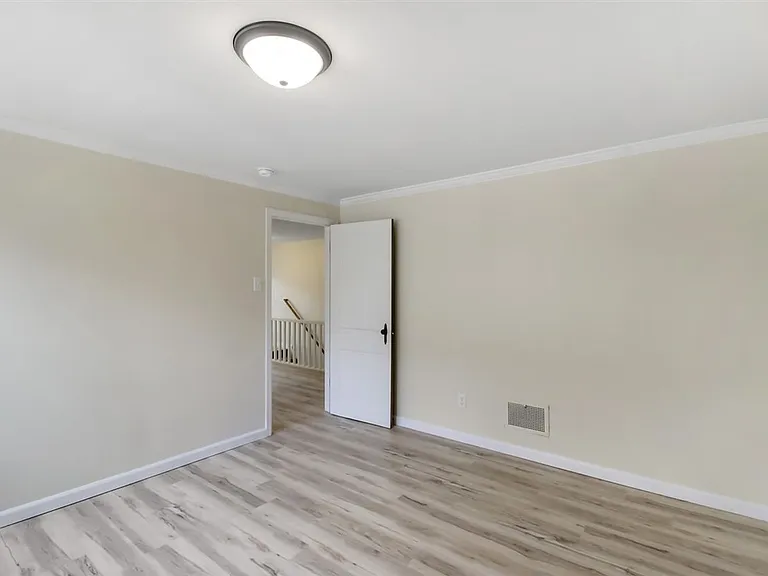 713 W Green St — Photo 21