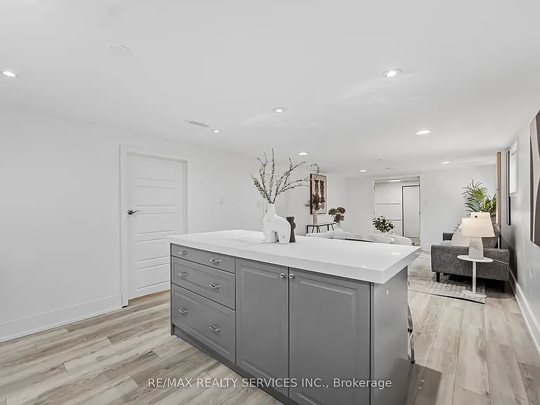 6 Bonnyview Dr #LOWER — Photo 16