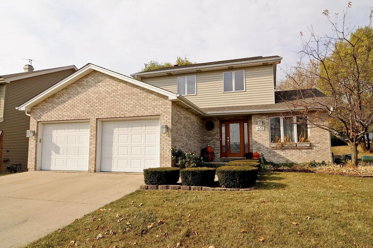 864 Francine Dr photo 1
