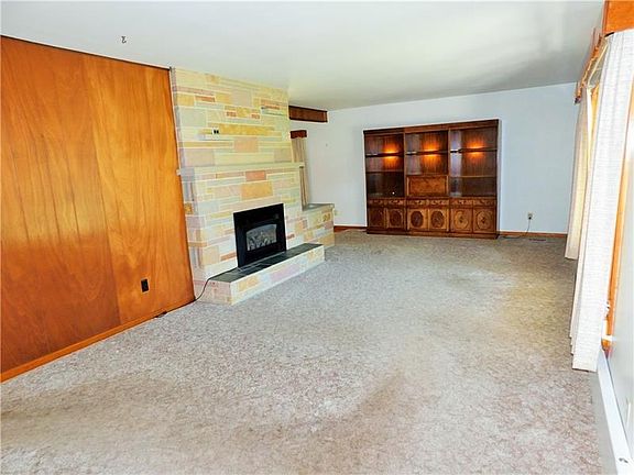 5th image of 424 Country Club Dr