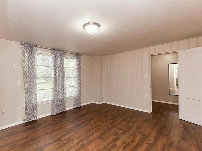 3020 Elmwood Ave — Photo 5