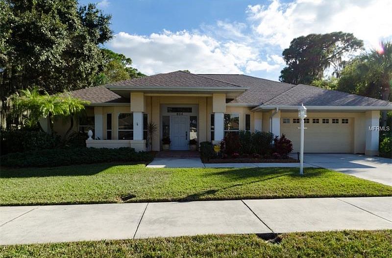 1st image of 834 Oak Pond Dr